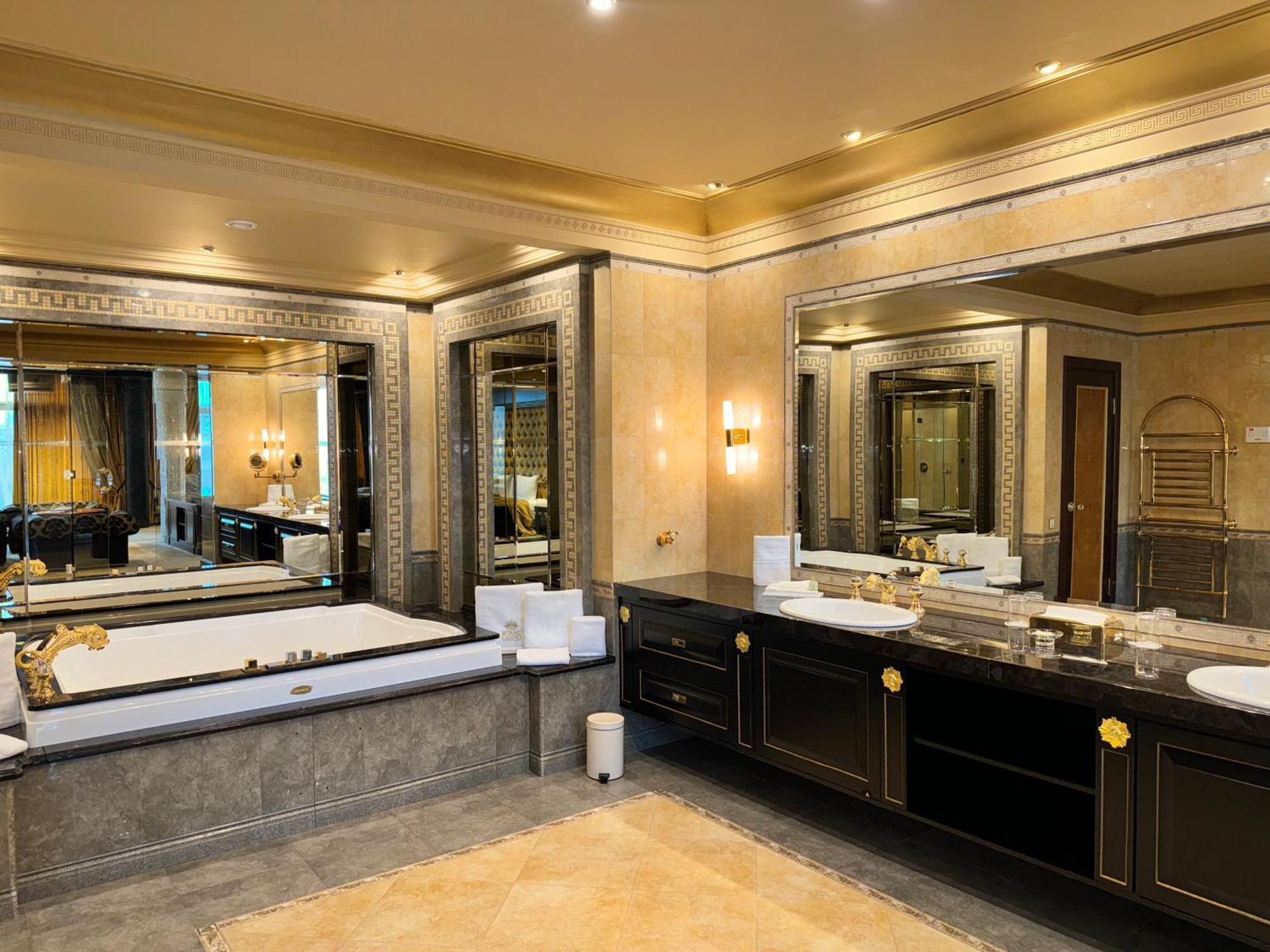 Royal Spa & Hotel Resort Riga Exteriör bild